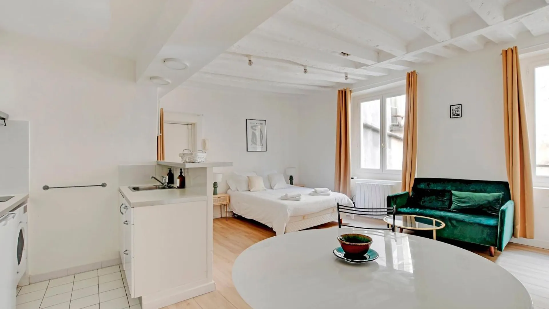Saint Placide Cannette Paris Apartment